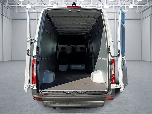 Used 2024 Mercedes-Benz Sprinter 3500 image 3
