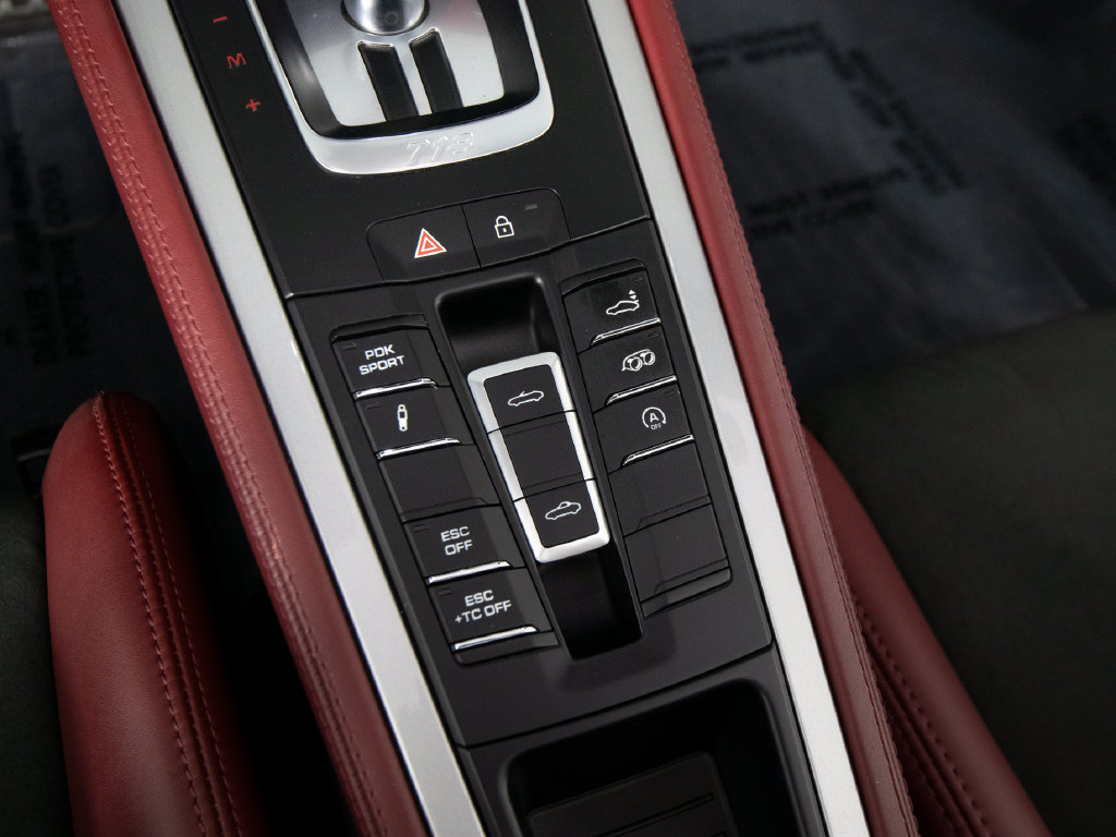 Certified 2021 Porsche 718 Boxster Spyder RWD image 32