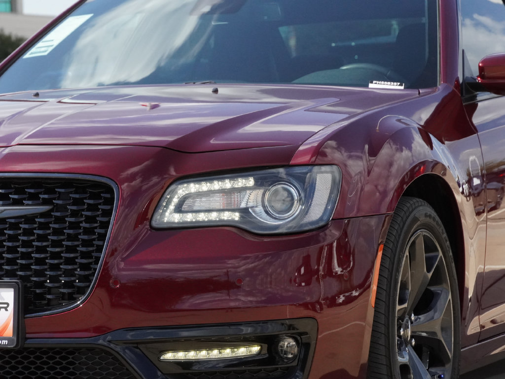 Used 2023 Chrysler 300 S w/ Comfort Group RWD image 5