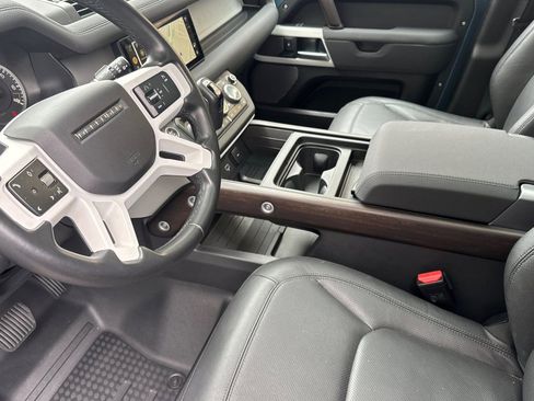 Used 2023 Land Rover Defender 110 S image 9