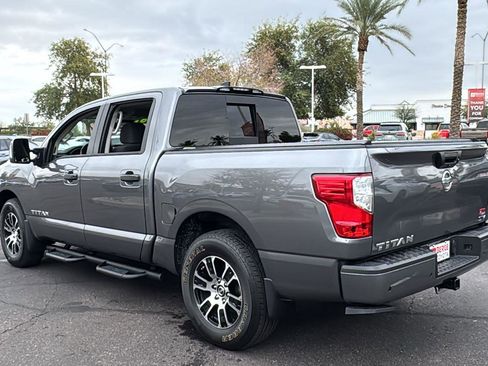 Used 2022 Nissan Titan SV w/ SV Convenience Package image 5