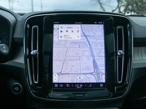 Used 2025 Volvo XC40 B5 Core image 21