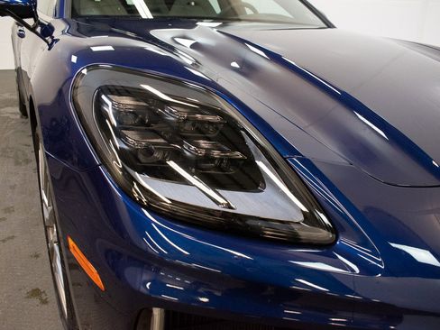 Certified 2024 Porsche Panamera 4 image 11