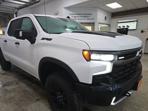 Used 2025 Chevrolet Silverado 1500 ZR2 w/ Technology Package image 3