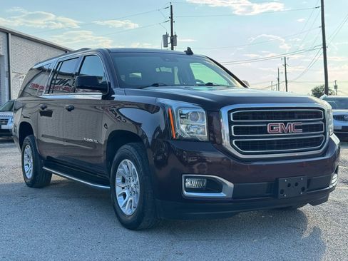 Used 2017 GMC Yukon XL SLT AWD/4WD image 9