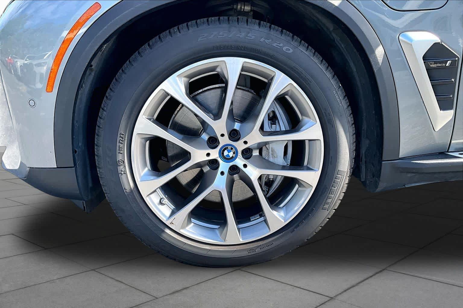 Used 2024 BMW X5 xDrive50e w/ Premium Package AWD/4WD image 11