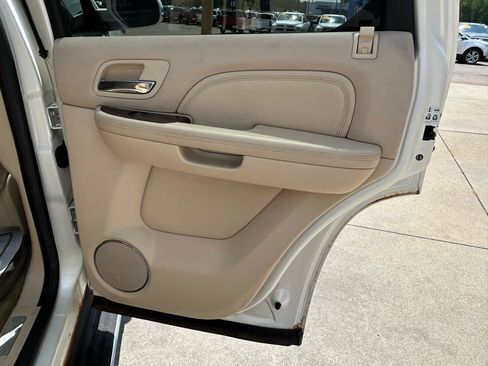 Used 2007 Cadillac Escalade AWD w/ Information Package image 15