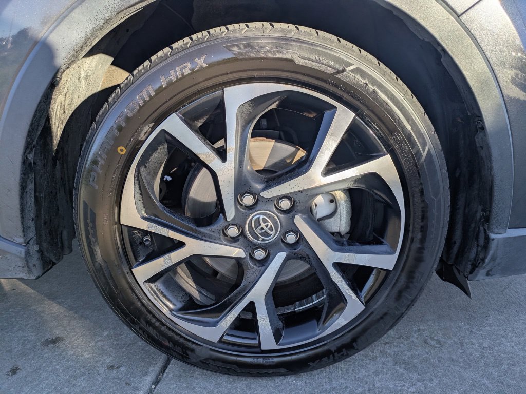 Used 2019 Toyota C-HR XLE FWD image 32