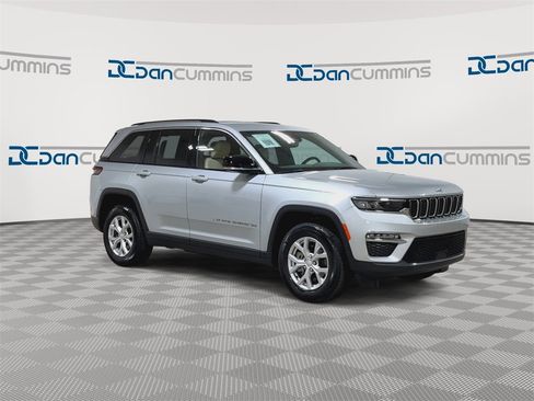 Used 2023 Jeep Grand Cherokee Limited image 3