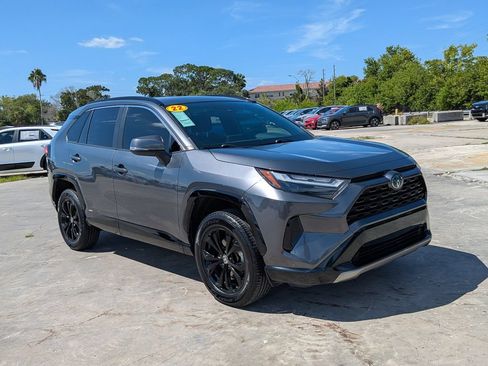 Used 2022 Toyota RAV4 SE AWD/4WD image 2