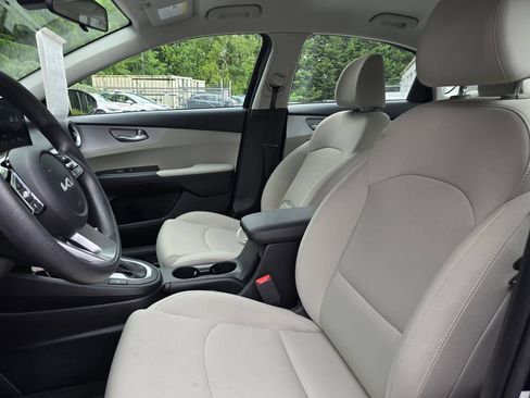 Certified 2023 Kia Forte LXS w/ LXS Technology Package FWD image 12