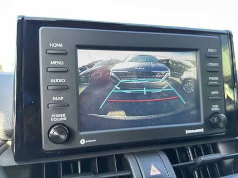 Used 2020 Toyota RAV4 LE image 25