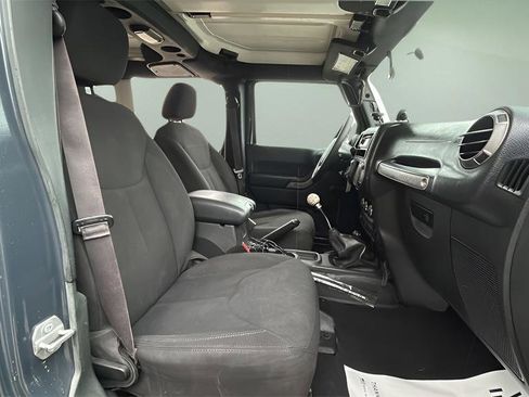 Used 2017 Jeep Wrangler Unlimited Sport image 14