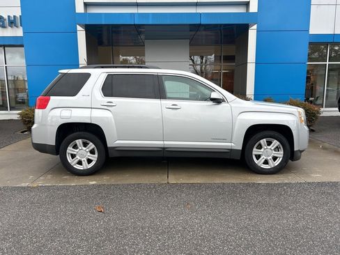 Used 2014 GMC Terrain SLE image 2