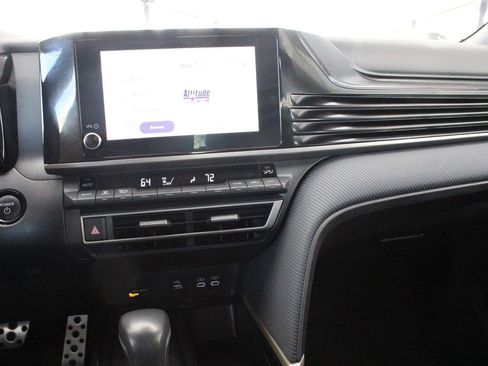 Used 2025 Toyota Camry SE image 41