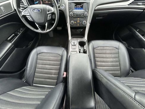 Used 2017 Ford Fusion SE w/ Equipment Group 201A FWD image 12