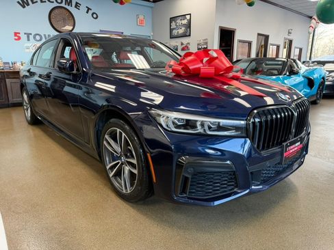 Used 2020 BMW 740i xDrive 740i xDrive Sedan w/ M Sport Package image 2