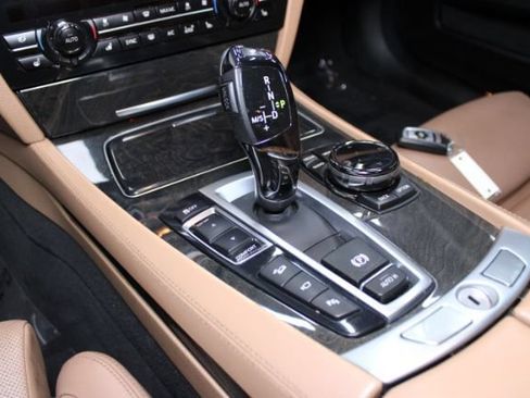 Used 2015 BMW 750Li xDrive AWD/4WD image 17