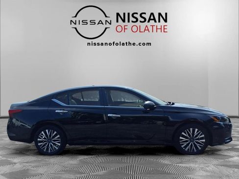 Certified 2025 Nissan Altima 2.5 SV FWD image 29