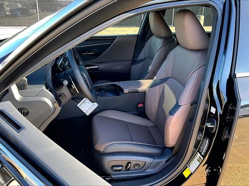 New 2025 Lexus ES 350 image 9