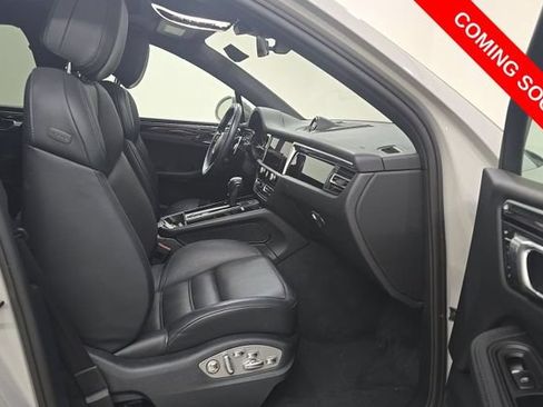 Used 2023 Porsche Macan AWD/4WD image 10