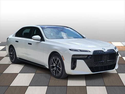 Used 2025 BMW 740i xDrive AWD/4WD image 3