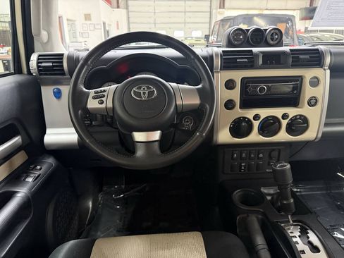 Used 2010 Toyota FJ Cruiser 4WD image 20