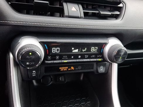 Certified 2022 Toyota RAV4 XLE image 18