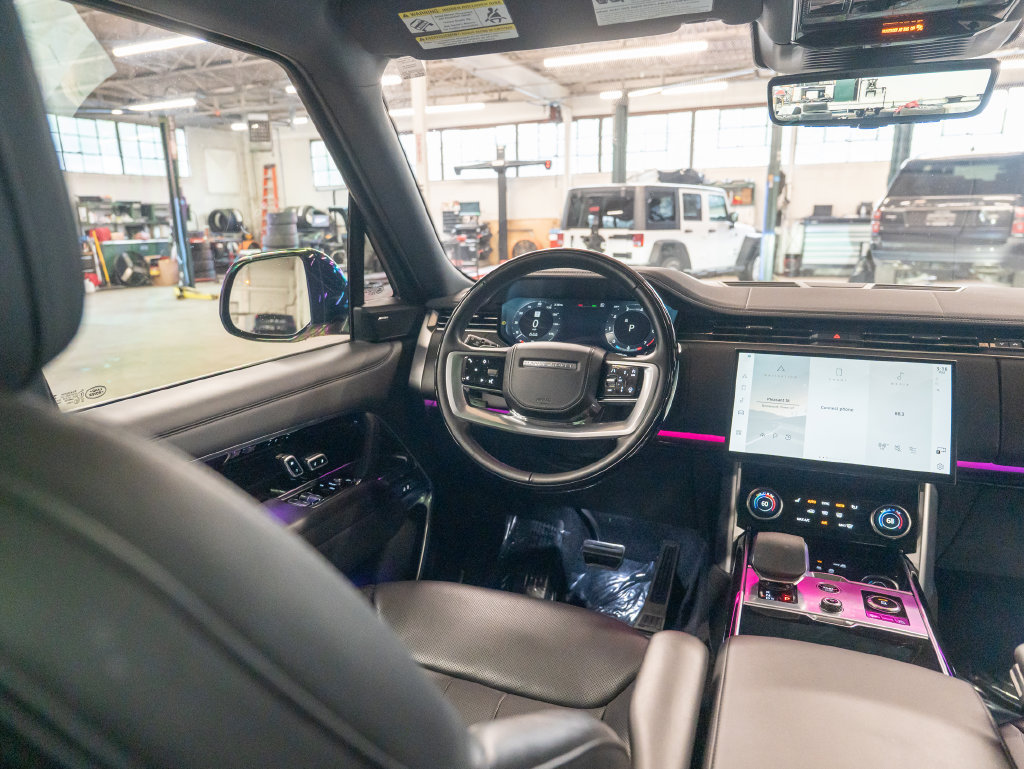 Used 2023 Land Rover Range Rover SE AWD/4WD image 16