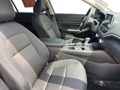 Used 2025 Nissan Altima 2.5 S FWD image 16