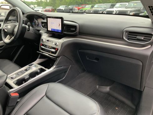 Used 2022 Ford Explorer XLT w/ Equipment Group 202A AWD/4WD image 71