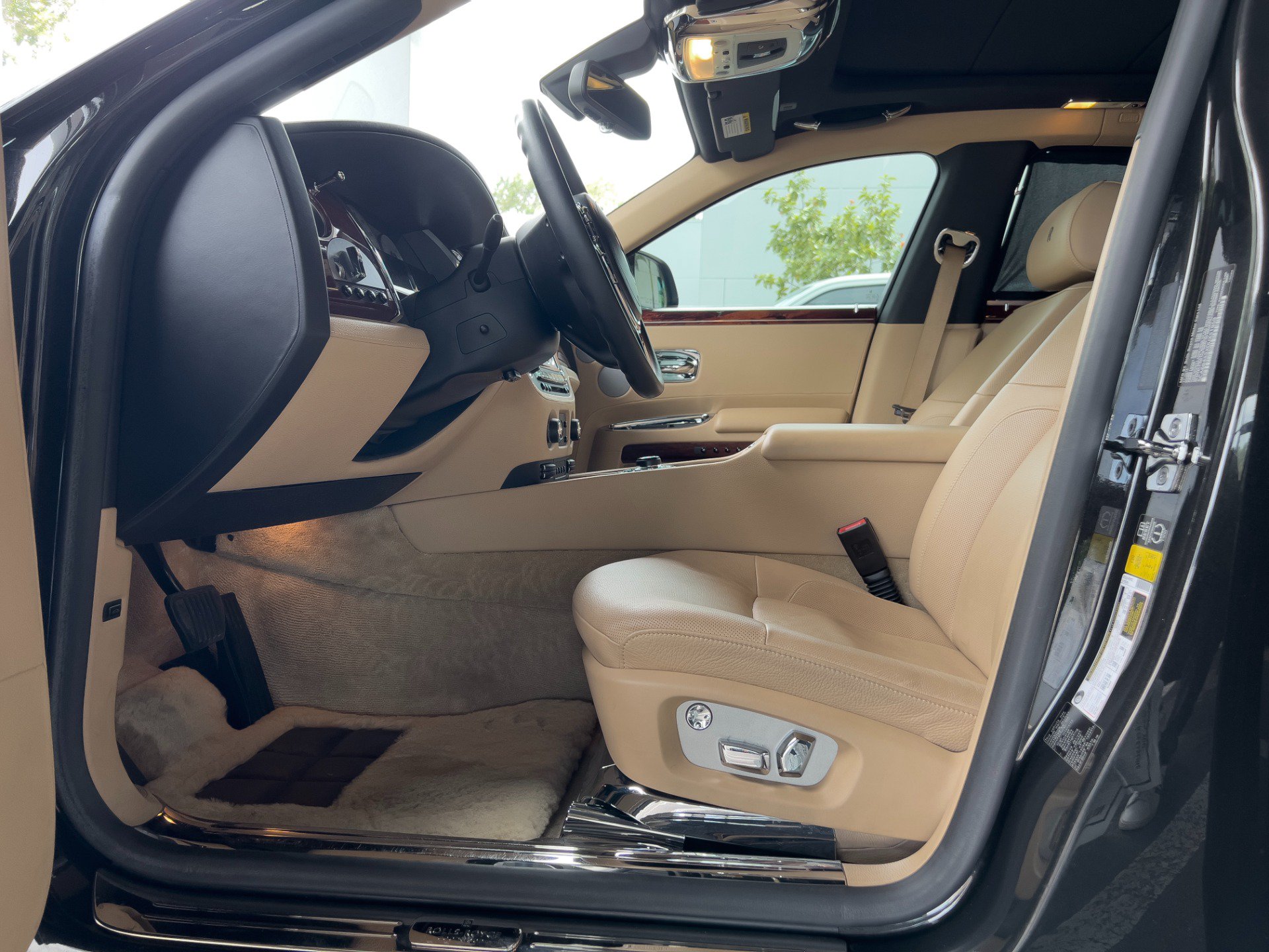 Used 2013 Rolls-Royce Ghost RWD image 8