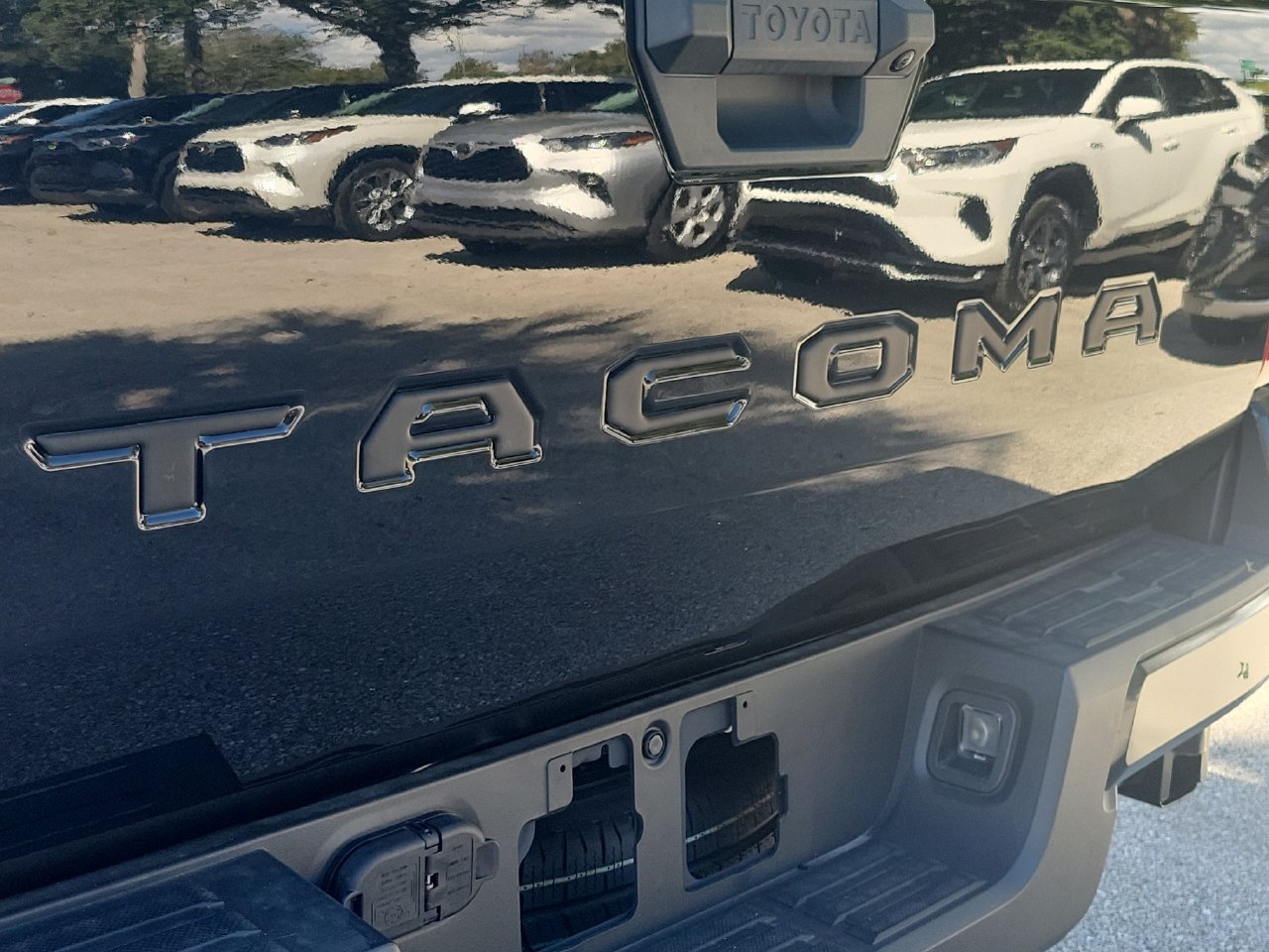 Used 2026 Toyota Tacoma SR5 AWD/4WD image 6