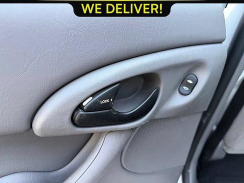 Used 2002 Ford Focus SE FWD image 18