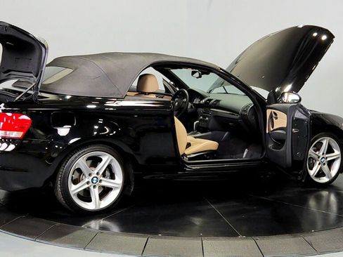 Used 2009 BMW 135i Convertible image 12
