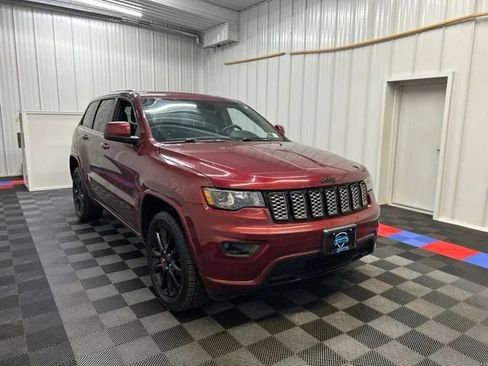 Used 2018 Jeep Grand Cherokee Altitude AWD/4WD image 2