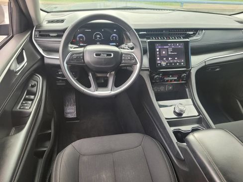 Used 2024 Jeep Grand Cherokee Laredo RWD image 14
