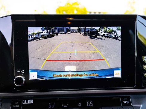 Used 2025 Toyota Camry SE image 35