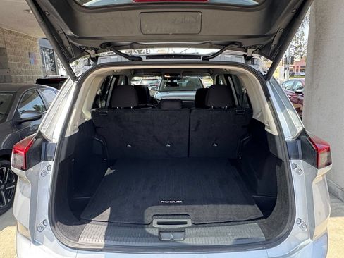 Used 2025 Nissan Rogue SV FWD image 28