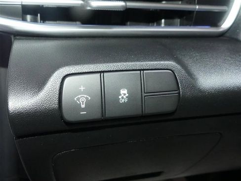 Used 2025 Hyundai Elantra Limited FWD image 29