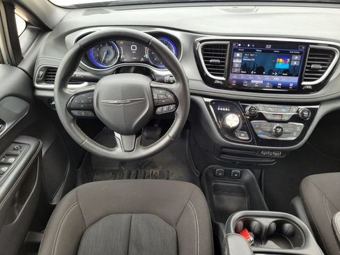 Used 2021 Chrysler Pacifica Touring w/ S Appearance Package FWD image 13