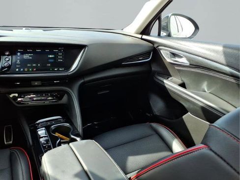 Used 2022 Buick Envision Essence w/ Technology Package I image 9