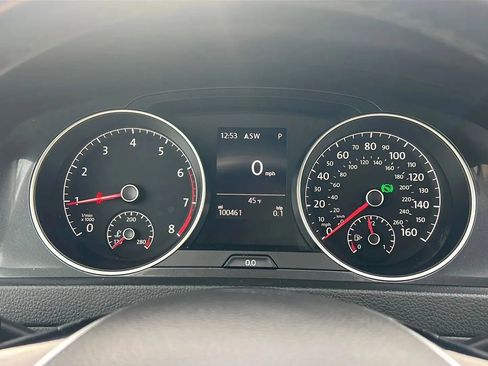 Used 2019 Volkswagen Golf SE image 12