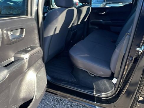 Used 2019 Toyota Tacoma TRD Sport image 20