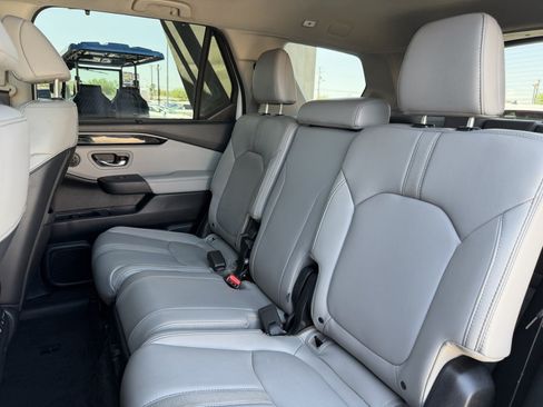 Used 2024 Honda Pilot Touring image 36