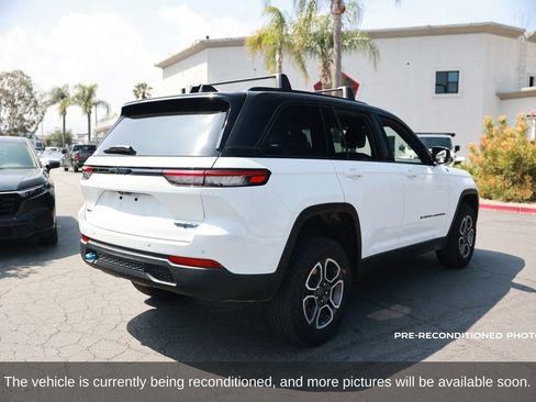 Used 2022 Jeep Grand Cherokee Trailhawk w/ Advanced Protech Group II AWD/4WD image 6
