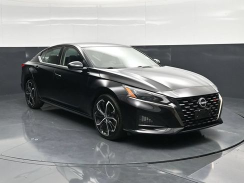 Used 2024 Nissan Altima 2.5 SR FWD image 5