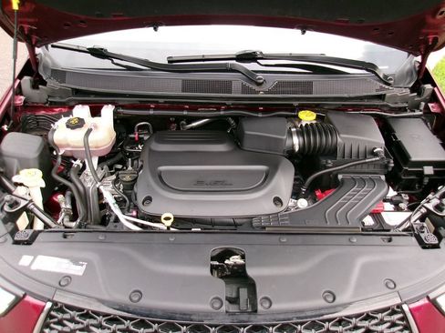 Used 2023 Chrysler Pacifica Touring-L FWD image 16