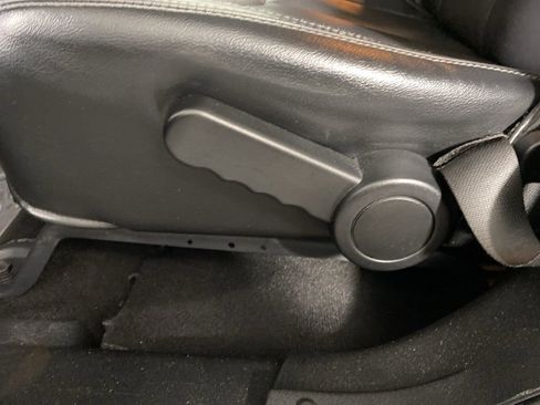 Used 2018 Jeep Wrangler Unlimited Sahara image 21