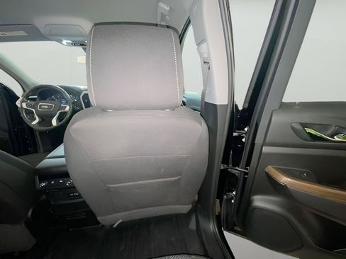 Used 2023 GMC Acadia SLE w/ Driver Convenience Package FWD image 41